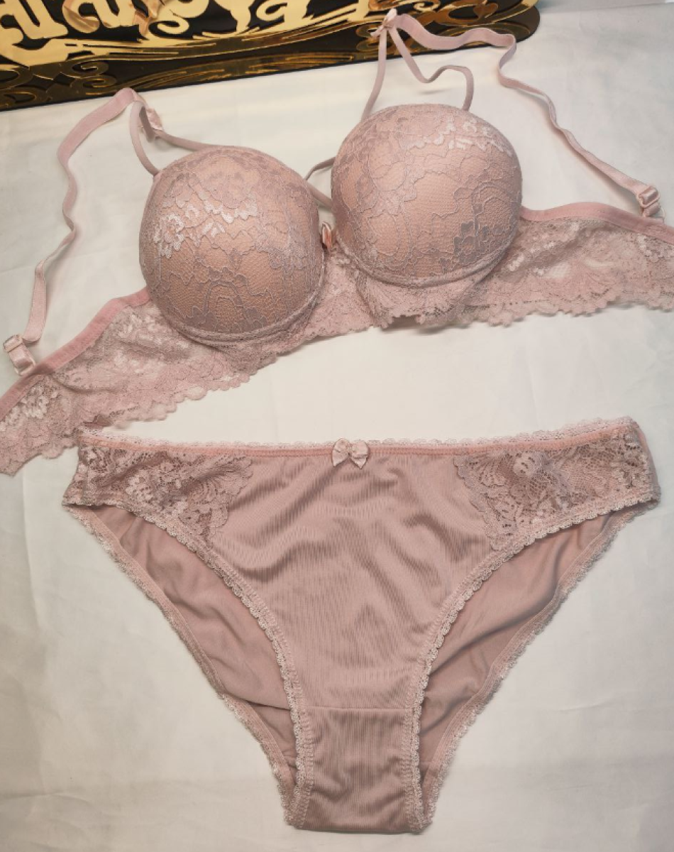 ÇAPRAZ DANTELLİ DESTEKLİ SÜTYEN TAKIMI