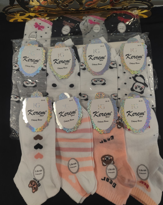 BAYAN DİKİŞSİZ DESENLİ PATİK