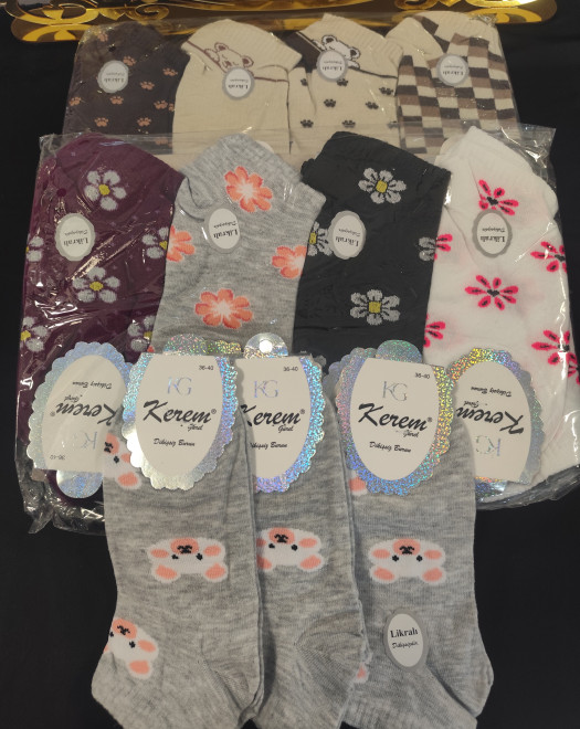 BAYAN DİKİŞSİZ DESENLİ PATİK