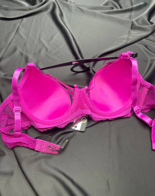 862 İÇİ BOŞ B KAP BALENLİ ÇAPRAZ DANTELLİ SÜTYEN