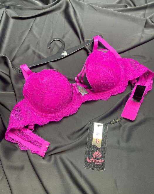 862 İÇİ BOŞ B KAP BALENLİ ÇAPRAZ DANTELLİ SÜTYEN